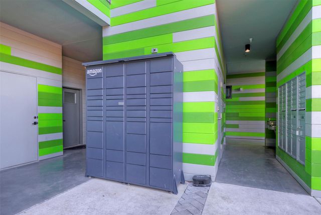 4004 Banister LN 207, Austin, TX 78704