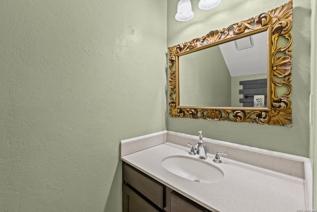 5991 Woodridge Cove, San Antonio, TX 78249