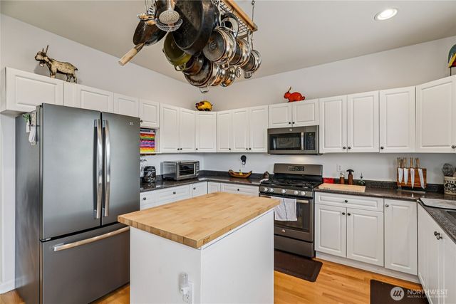 5217 23rd Avenue SW, Seattle, WA 98106