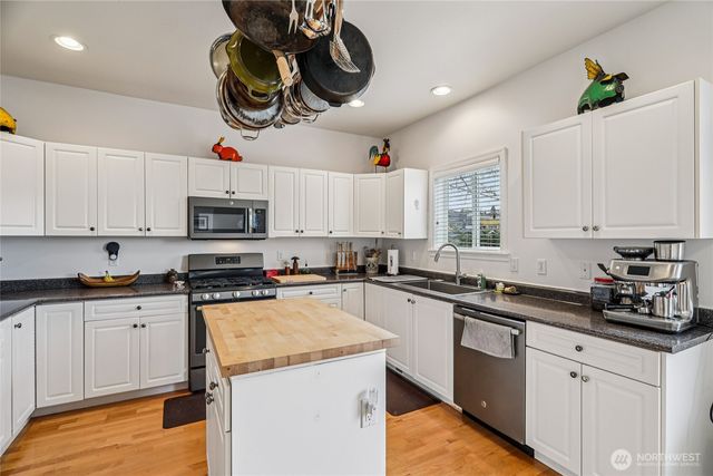 5217 23rd Avenue SW, Seattle, WA 98106