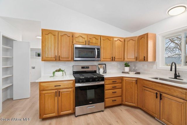 10759 N Idaho RD, Post Falls, ID 83854