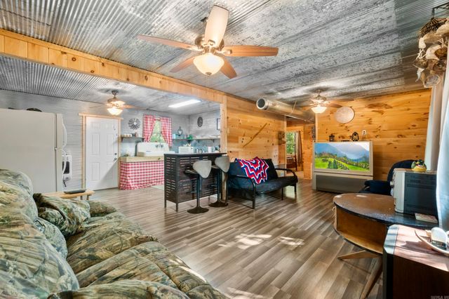 104 Landing St, West Point, AR 72143