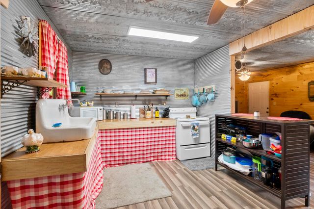 104 Landing St, West Point, AR 72143