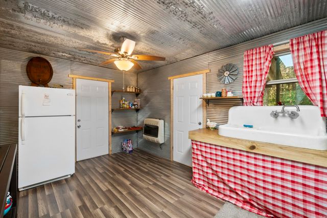 104 Landing St, West Point, AR 72143