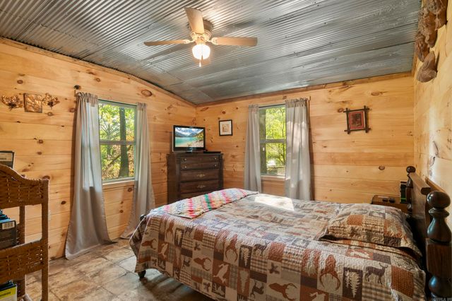 104 Landing St, West Point, AR 72143