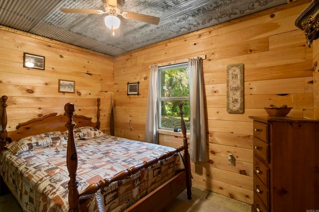 104 Landing St, West Point, AR 72143