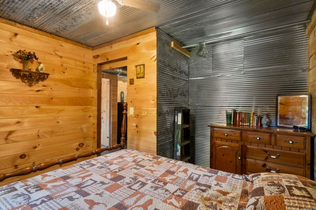 104 Landing St, West Point, AR 72143