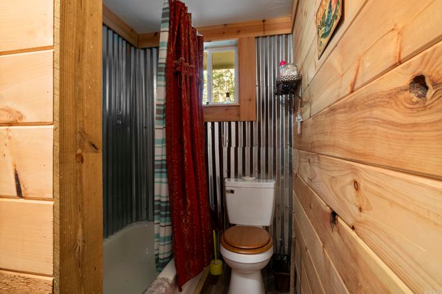 104 Landing St, West Point, AR 72143