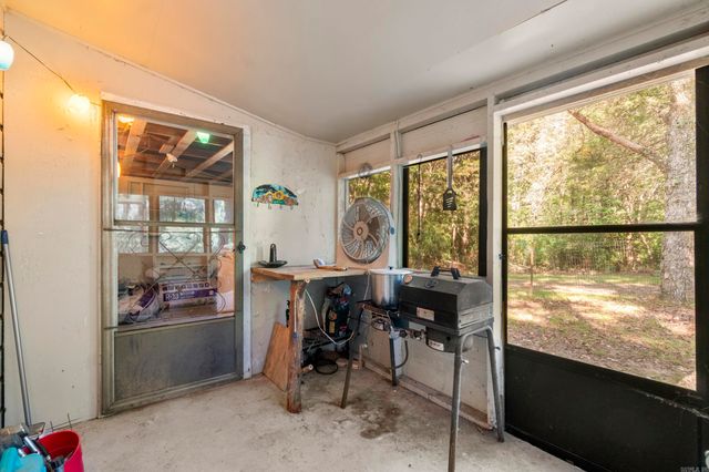 104 Landing St, West Point, AR 72143