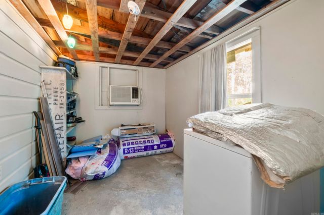 104 Landing St, West Point, AR 72143