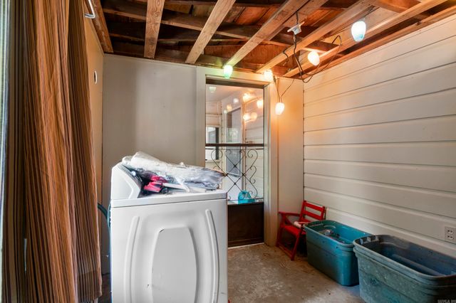 104 Landing St, West Point, AR 72143