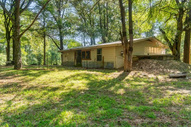 104 Landing St, West Point, AR 72143