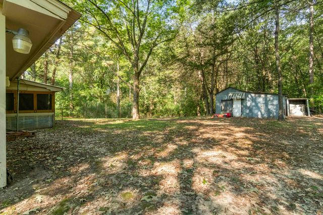 104 Landing St, West Point, AR 72143