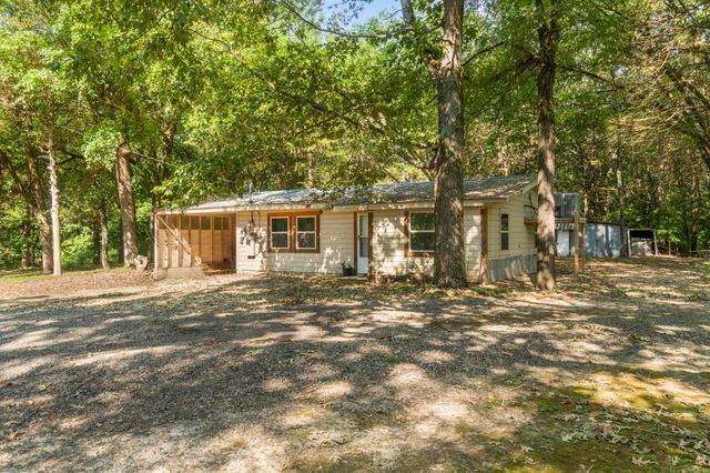104 Landing St, West Point, AR 72143