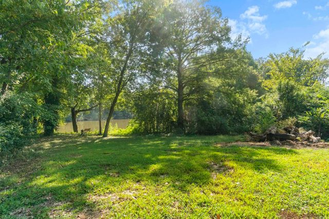 104 Landing St, West Point, AR 72143