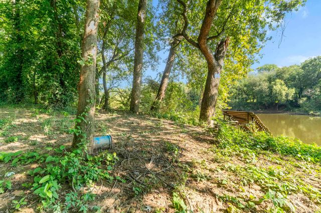 104 Landing St, West Point, AR 72143