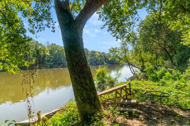 104 Landing St, West Point, AR 72143