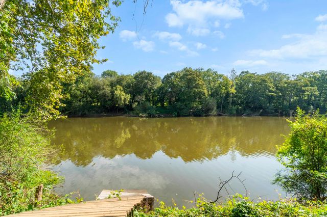 104 Landing St, West Point, AR 72143