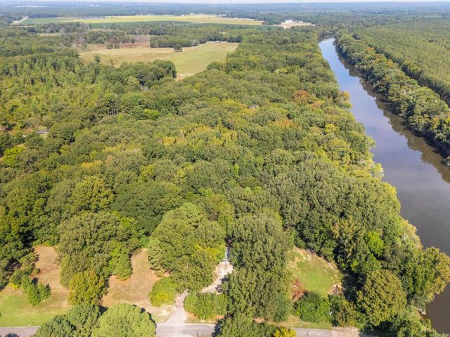 104 Landing St, West Point, AR 72143