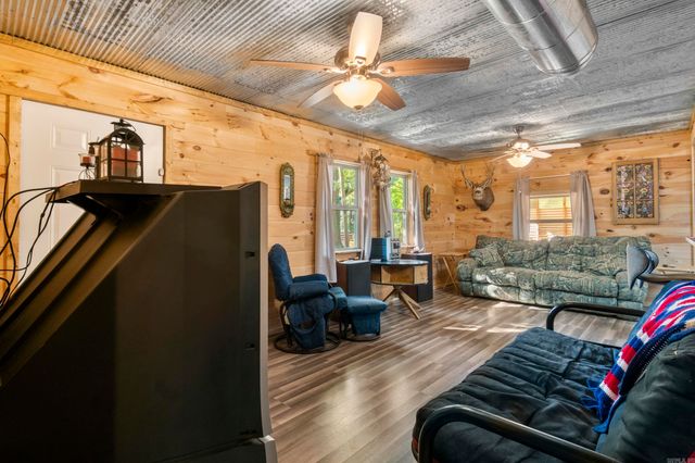 104 Landing St, West Point, AR 72143