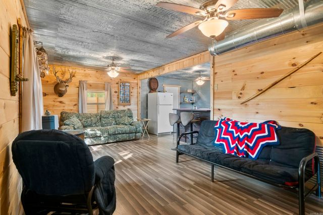 104 Landing St, West Point, AR 72143