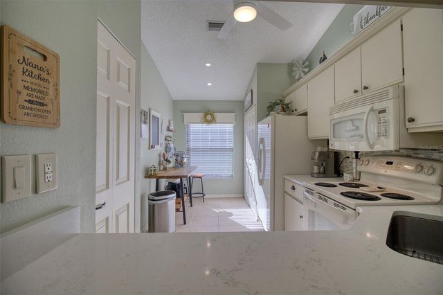 3177 CHARTER CLUB DRIVE B, Tarpon Springs, FL 34688