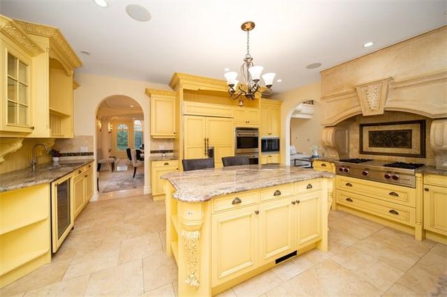 150 Crabapple Road, Manhasset, NY 11030