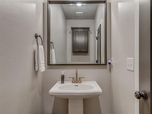 6009 Allen Scott Lane, Edmond, OK 73034