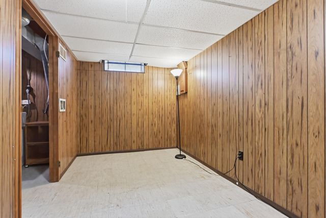 119 Sheffield, Saline, MI 48176