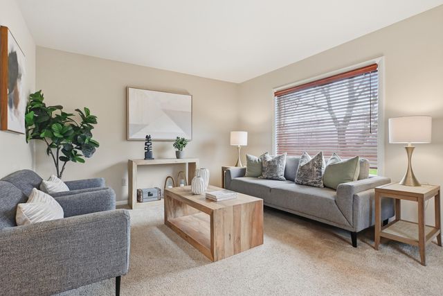 119 Sheffield, Saline, MI 48176