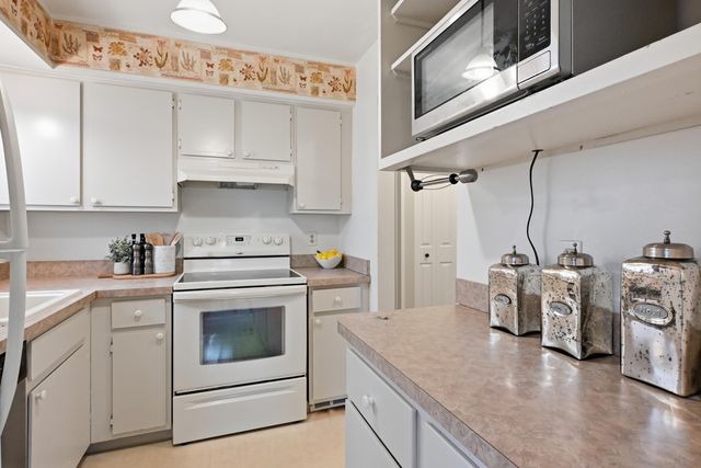 119 Sheffield, Saline, MI 48176