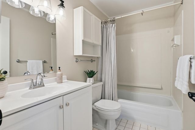119 Sheffield, Saline, MI 48176
