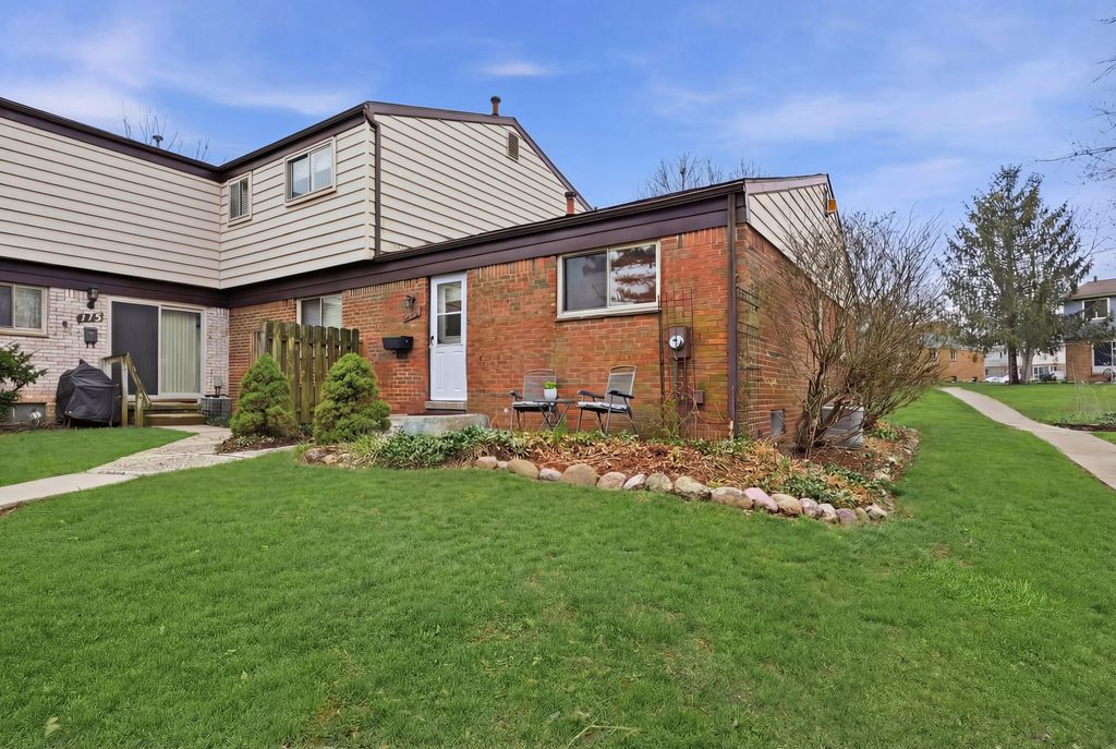 119 Sheffield, Saline, MI 48176