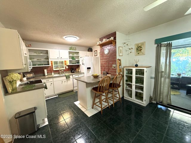 2313 Manor Drive NE, Palm Bay, FL 32905