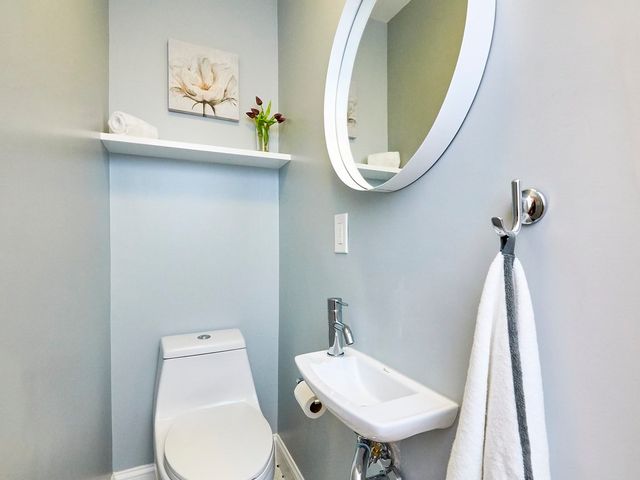 12 White Ave 3, Brookline, MA 02467