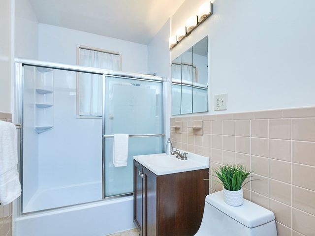 12 White Ave 3, Brookline, MA 02467