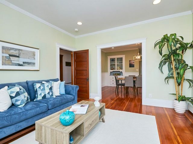 12 White Ave 3, Brookline, MA 02467