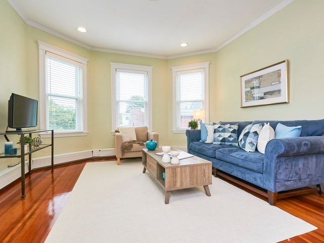 12 White Ave 3, Brookline, MA 02467