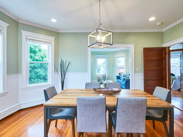 12 White Ave 3, Brookline, MA 02467