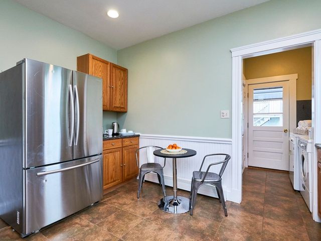 12 White Ave 3, Brookline, MA 02467