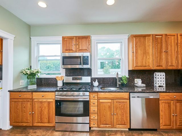 12 White Ave 3, Brookline, MA 02467