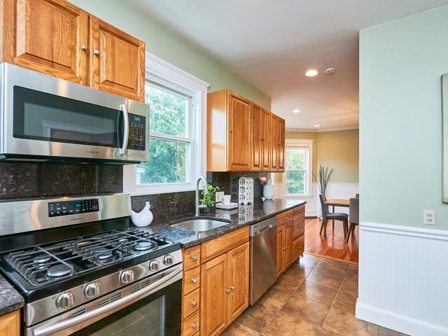 12 White Ave 3, Brookline, MA 02467
