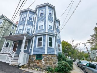 12 White Ave 3, Brookline, MA 02467
