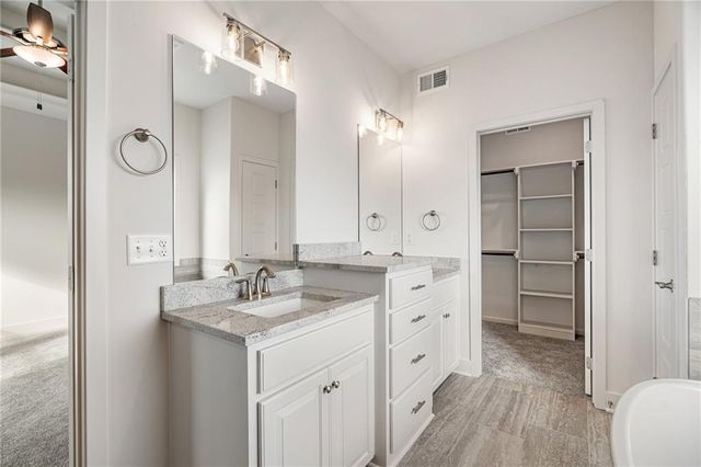 7009 NE 102nd Court, Kansas City, MO 64156