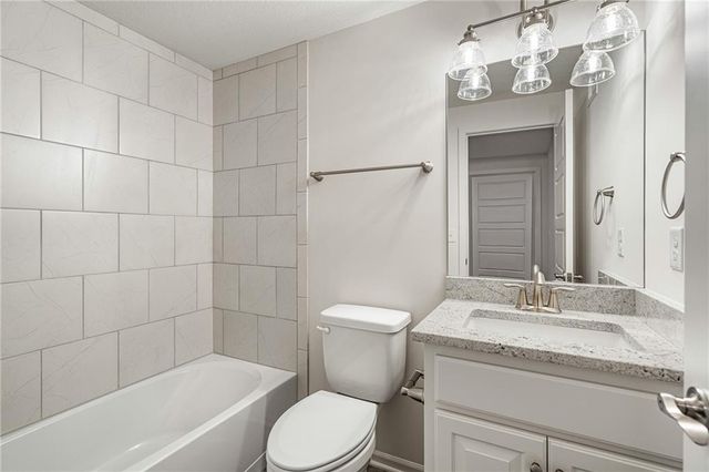 7009 NE 102nd Court, Kansas City, MO 64156