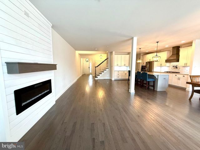 48 HUNTERS LN, Glen Mills, PA 19342