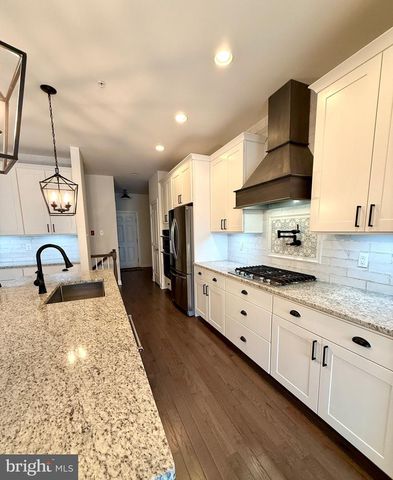 48 HUNTERS LN, Glen Mills, PA 19342