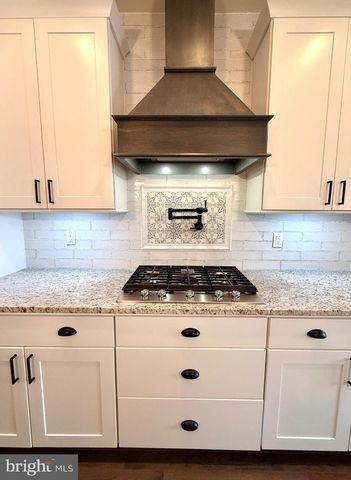 48 HUNTERS LN, Glen Mills, PA 19342