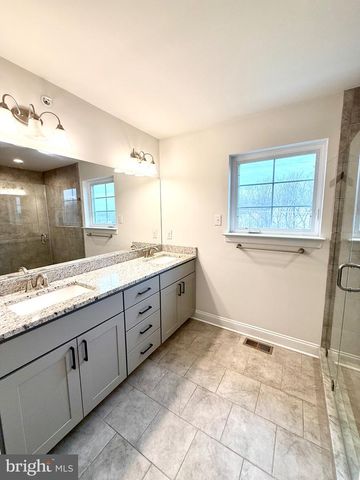 48 HUNTERS LN, Glen Mills, PA 19342