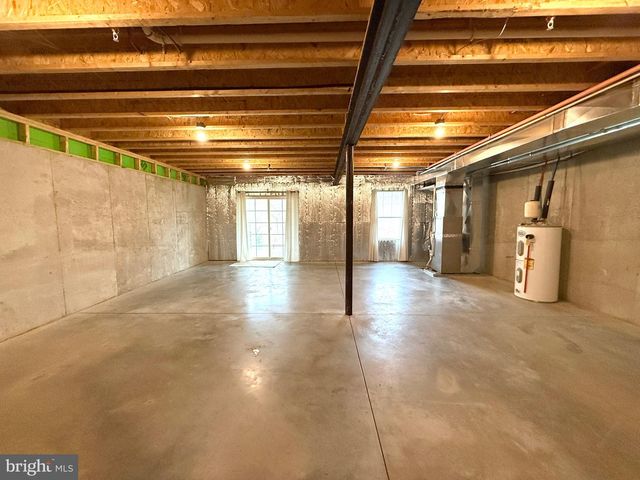 48 HUNTERS LN, Glen Mills, PA 19342